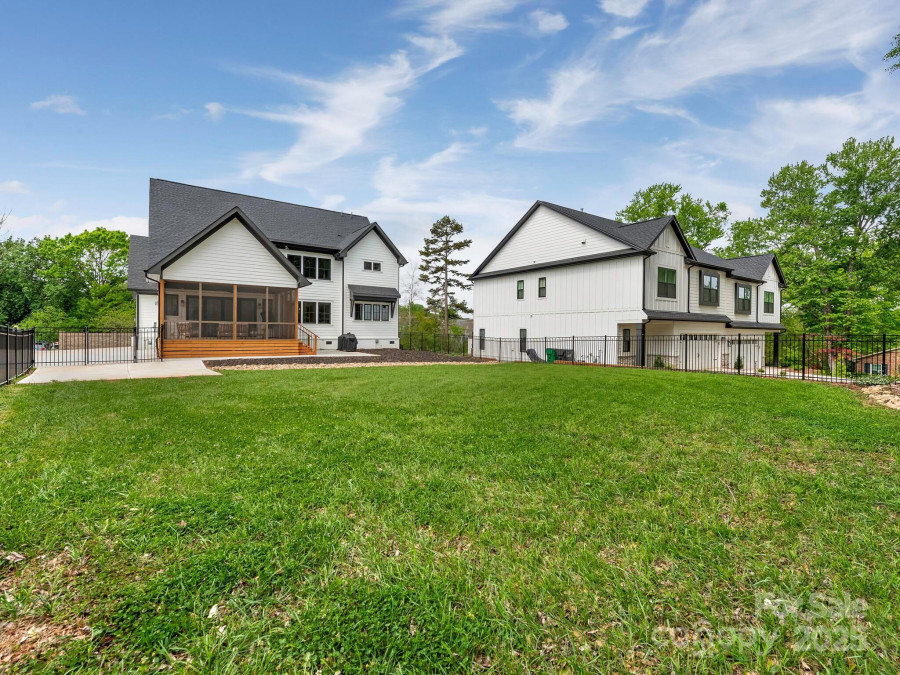 5511 Fairview Rd Charlotte, NC 28209