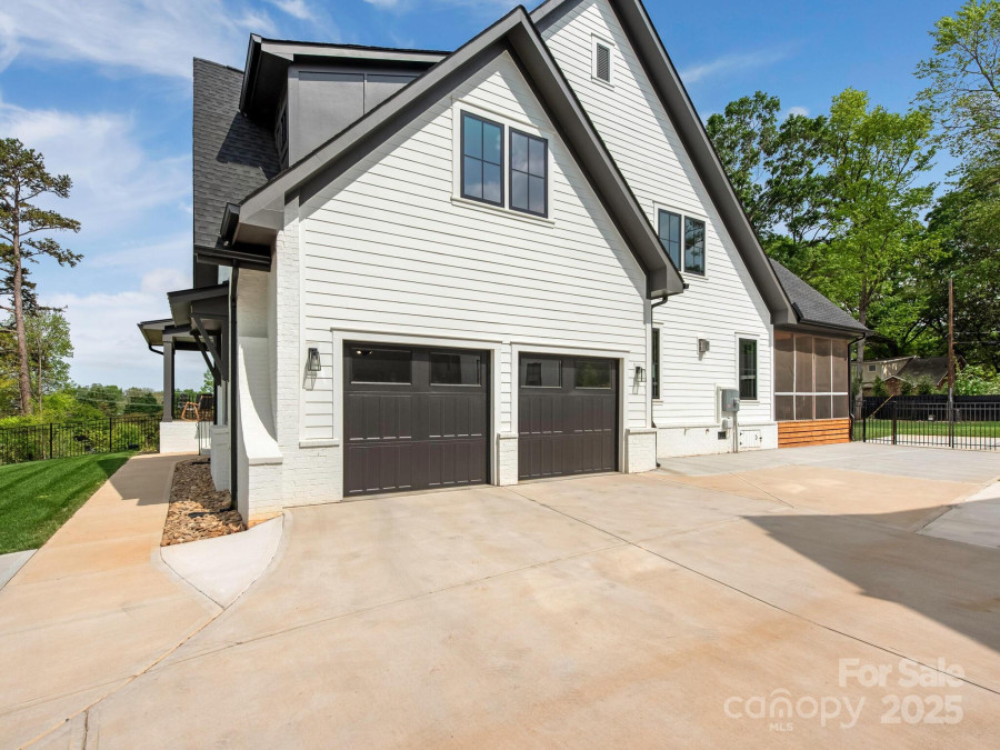 5511 Fairview Rd Charlotte, NC 28209