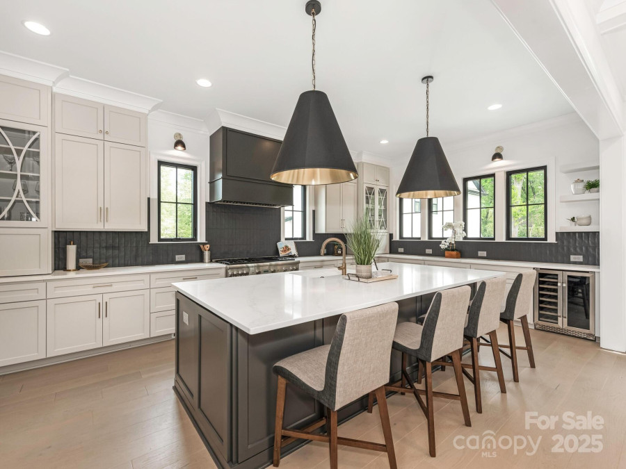 5511 Fairview Rd Charlotte, NC 28209