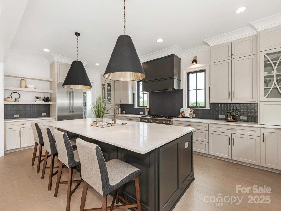 5511 Fairview Rd Charlotte, NC 28209