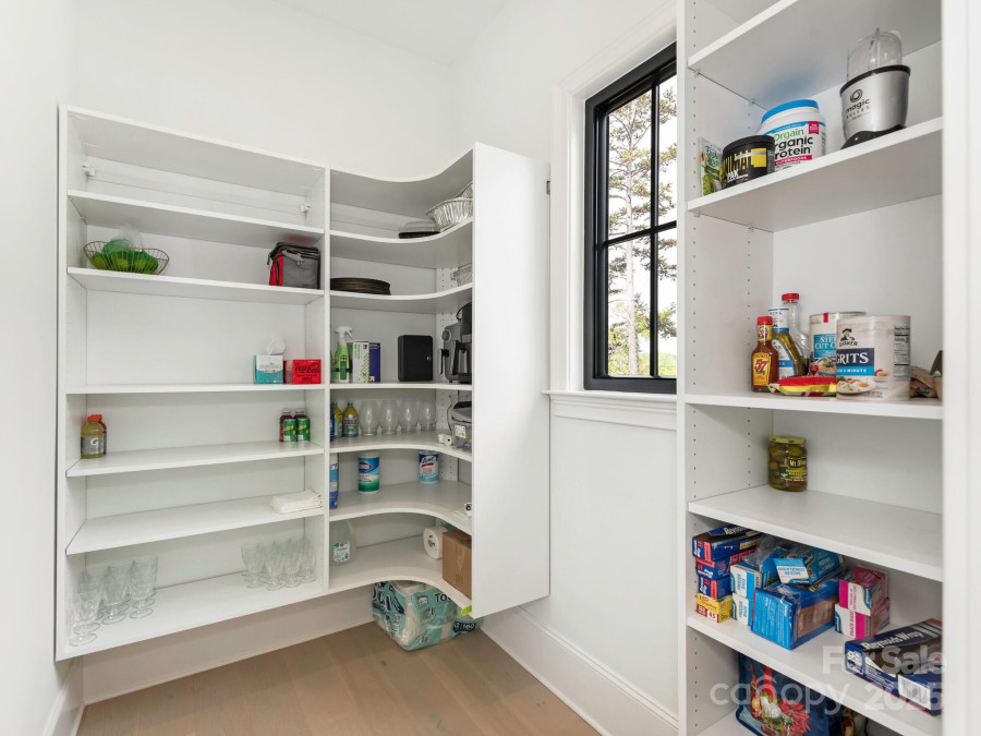 5511 Fairview Rd Charlotte, NC 28209