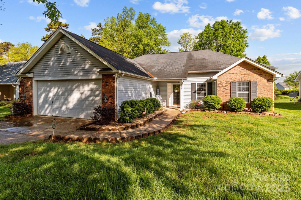 909 Jordans Pond Ln Charlotte, NC 28214