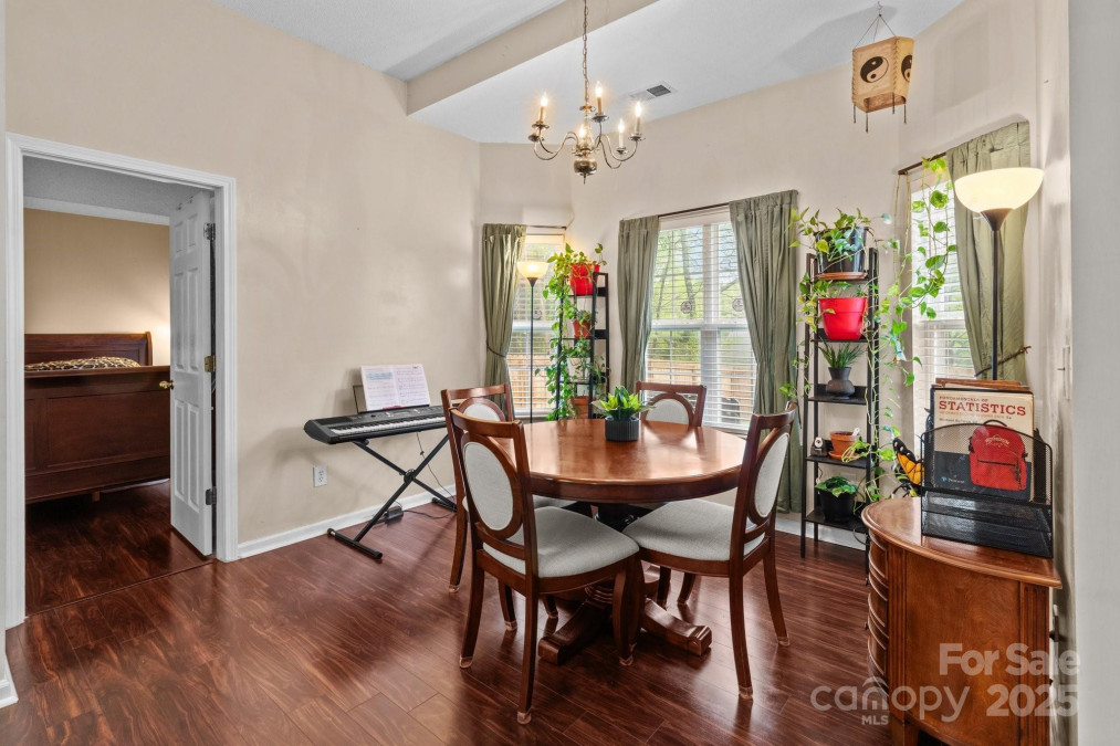 909 Jordans Pond Ln Charlotte, NC 28214