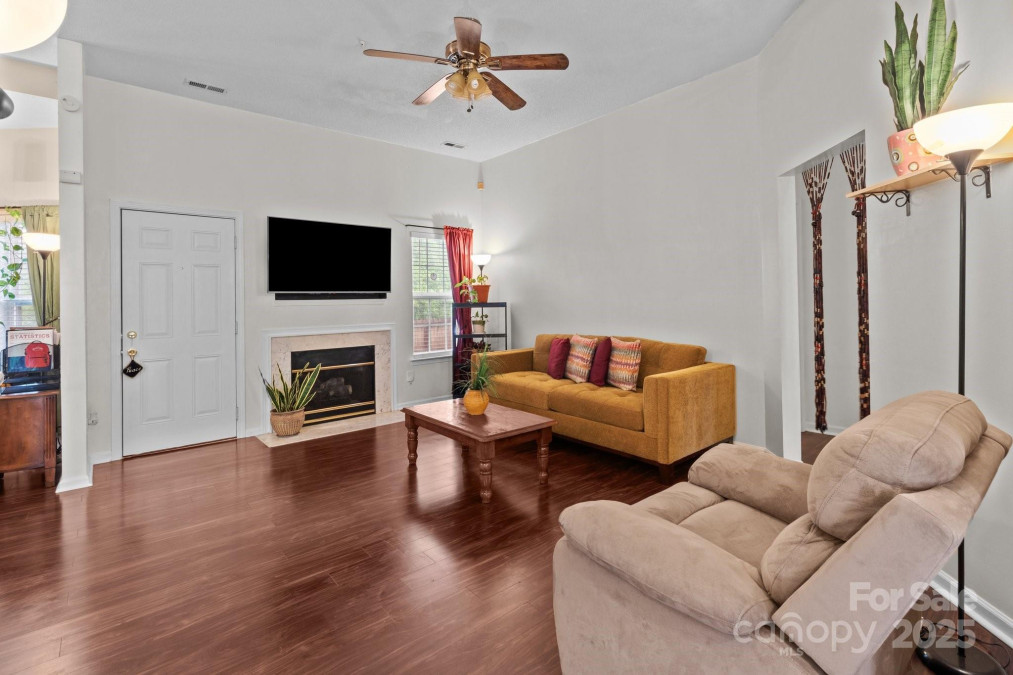 909 Jordans Pond Ln Charlotte, NC 28214