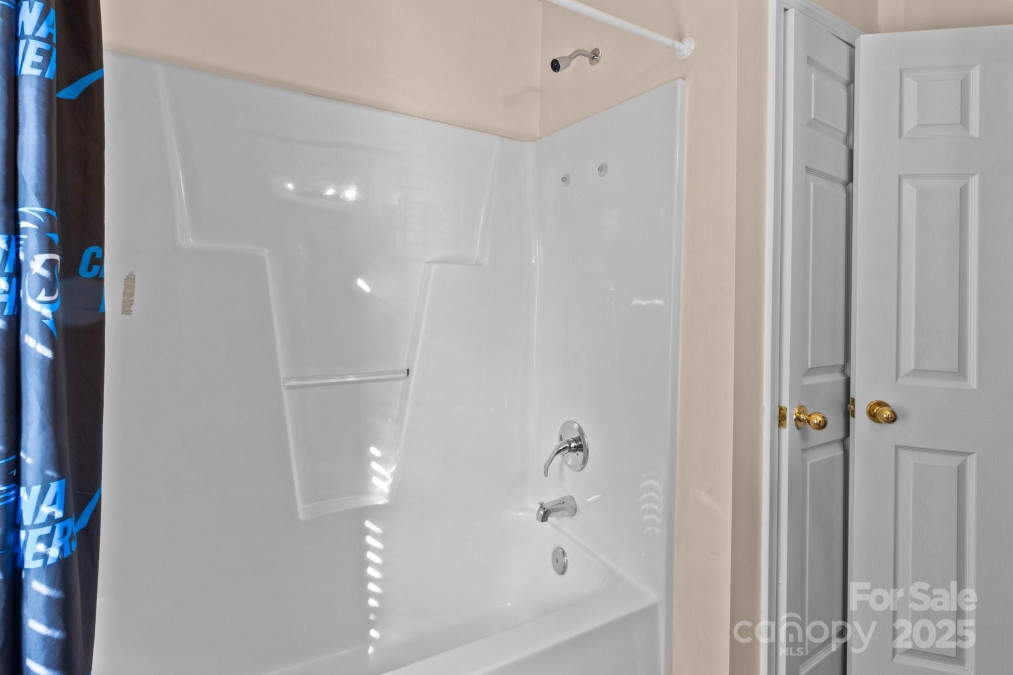909 Jordans Pond Ln Charlotte, NC 28214