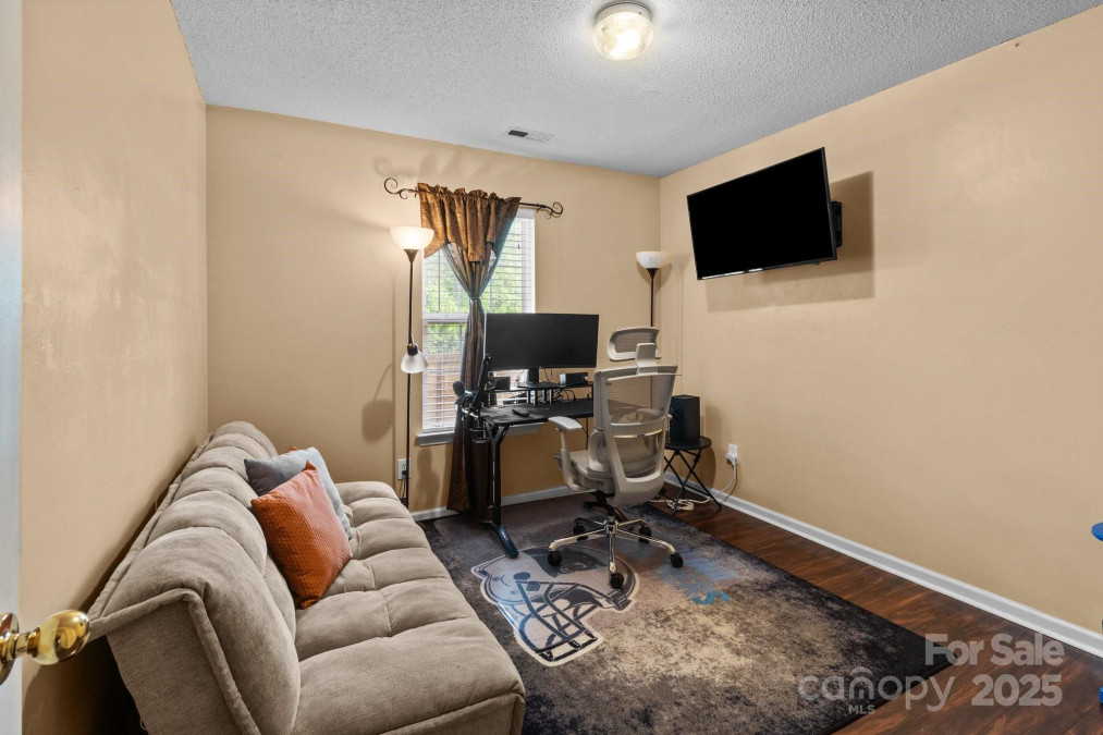 909 Jordans Pond Ln Charlotte, NC 28214
