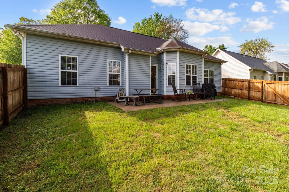 909 Jordans Pond Ln Charlotte, NC 28214