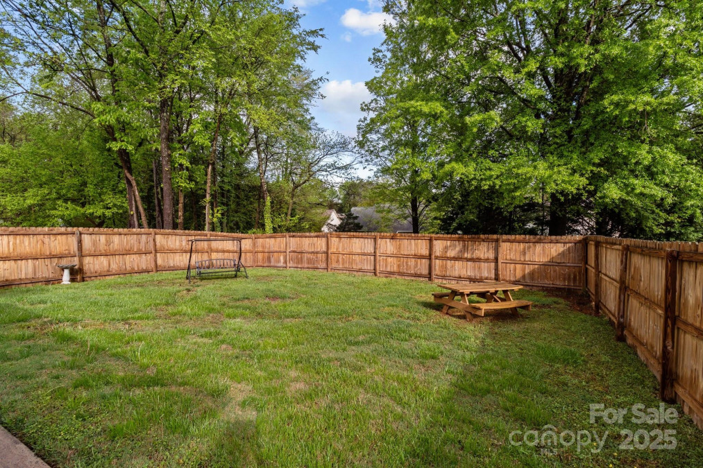 909 Jordans Pond Ln Charlotte, NC 28214