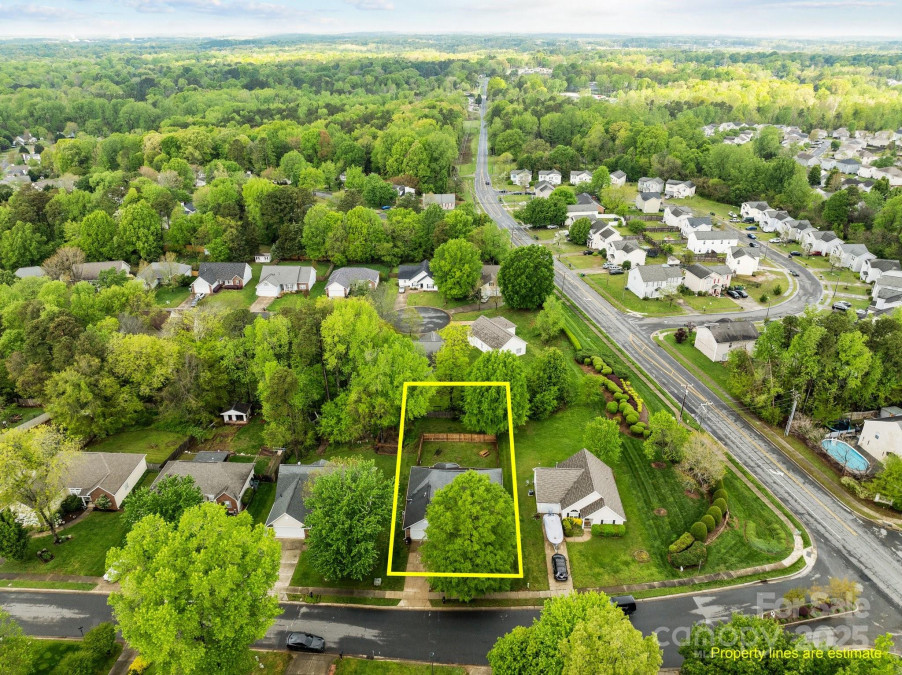 909 Jordans Pond Ln Charlotte, NC 28214