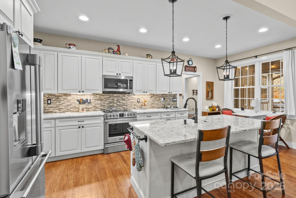 3934 Cabin Creek Rd Zirconia, NC 28790