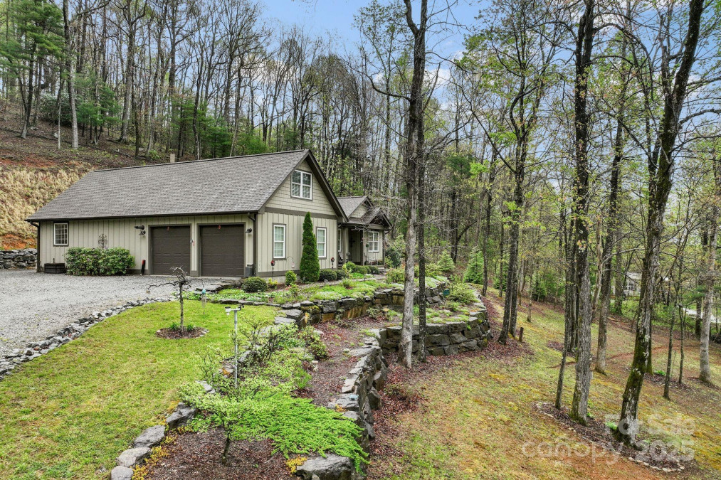 3934 Cabin Creek Rd Zirconia, NC 28790