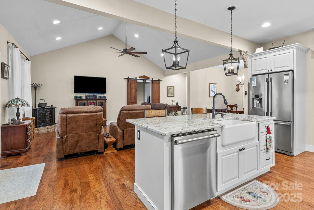 3934 Cabin Creek Rd Zirconia, NC 28790