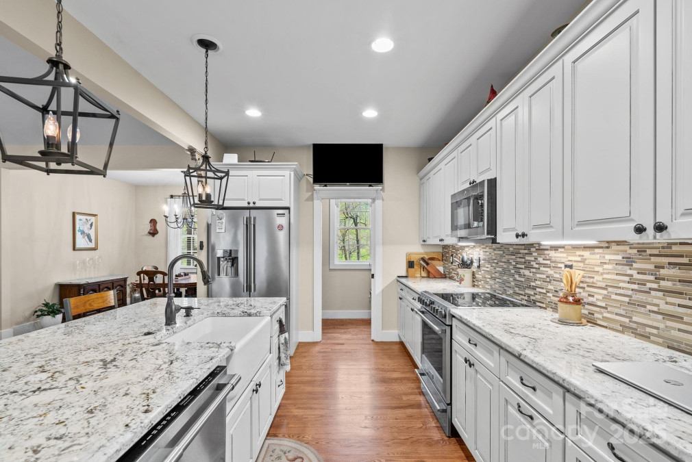 3934 Cabin Creek Rd Zirconia, NC 28790