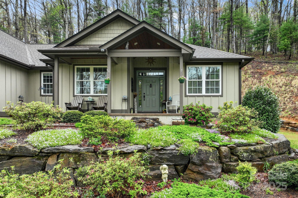 3934 Cabin Creek Rd Zirconia, NC 28790