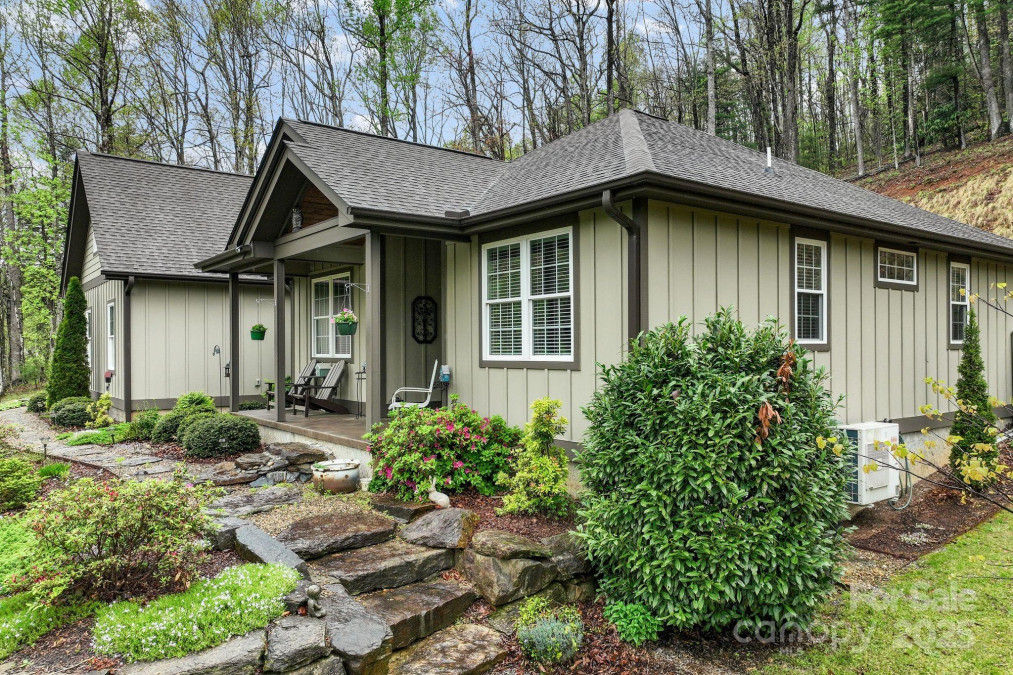 3934 Cabin Creek Rd Zirconia, NC 28790