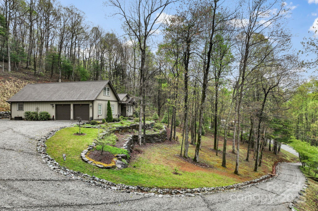 3934 Cabin Creek Rd Zirconia, NC 28790