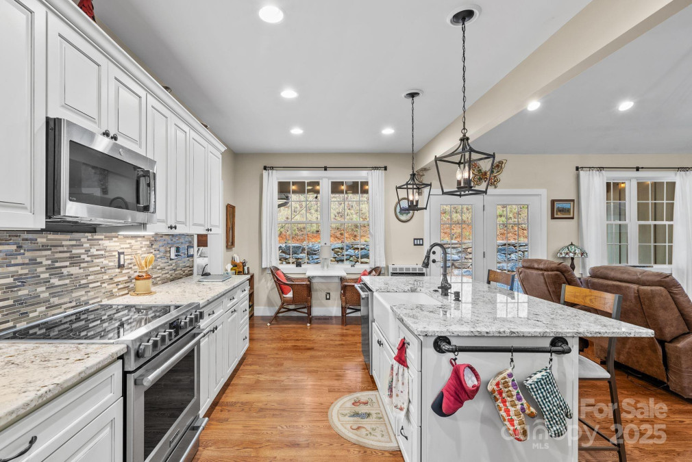 3934 Cabin Creek Rd Zirconia, NC 28790