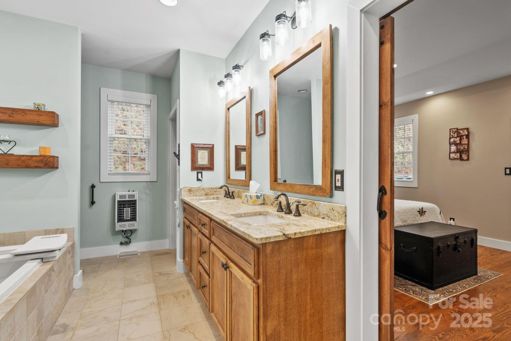 3934 Cabin Creek Rd Zirconia, NC 28790