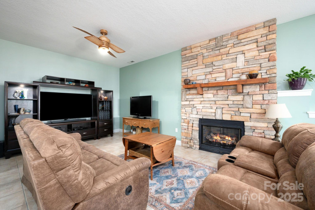 69 Heslar Way Marshall, NC 28753