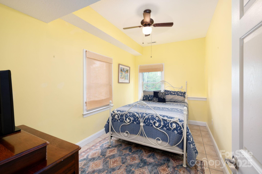 69 Heslar Way Marshall, NC 28753
