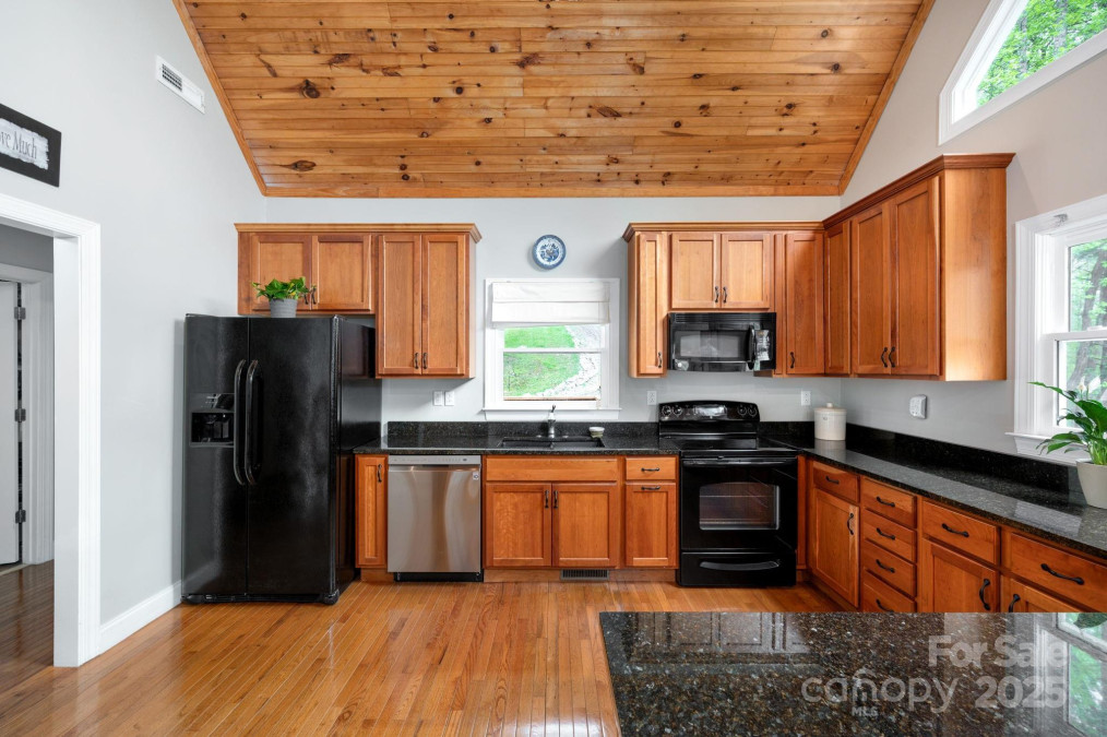 69 Heslar Way Marshall, NC 28753