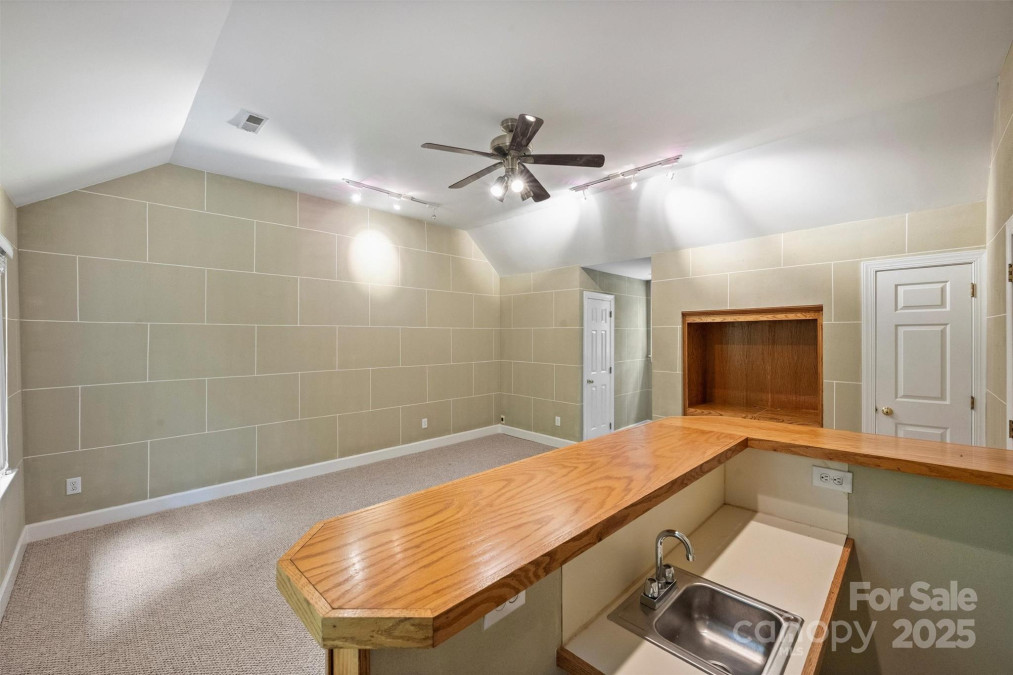 7067 Rocky Falls Rd Charlotte, NC 28211