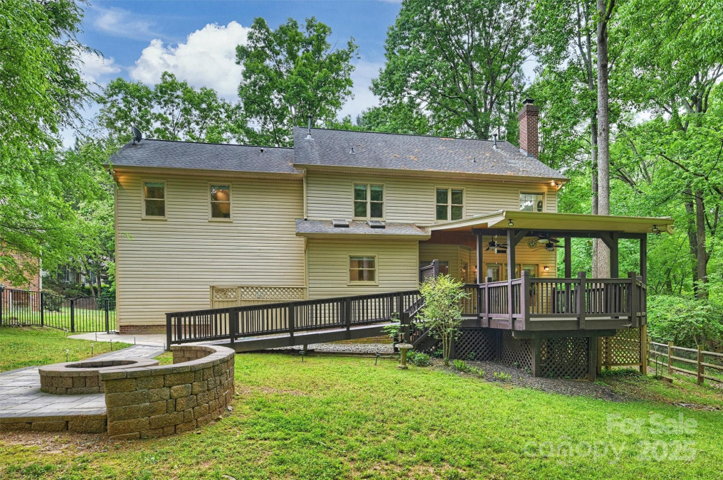 7067 Rocky Falls Rd Charlotte, NC 28211