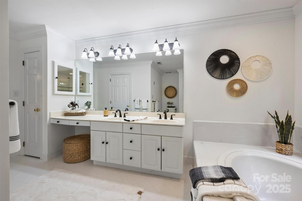 7067 Rocky Falls Rd Charlotte, NC 28211