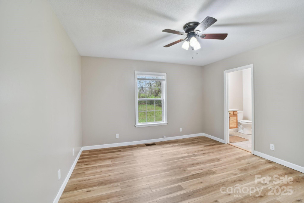 510 Laurel St Hendersonville, NC 28792