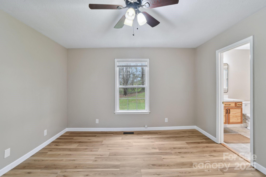 510 Laurel St Hendersonville, NC 28792