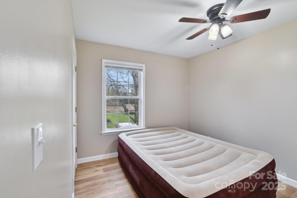 510 Laurel St Hendersonville, NC 28792