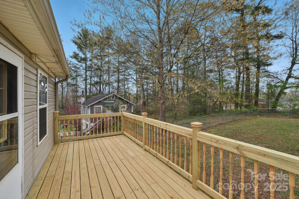 510 Laurel St Hendersonville, NC 28792