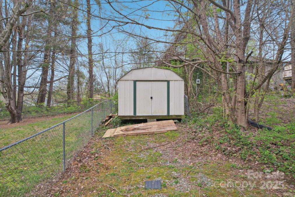 510 Laurel St Hendersonville, NC 28792