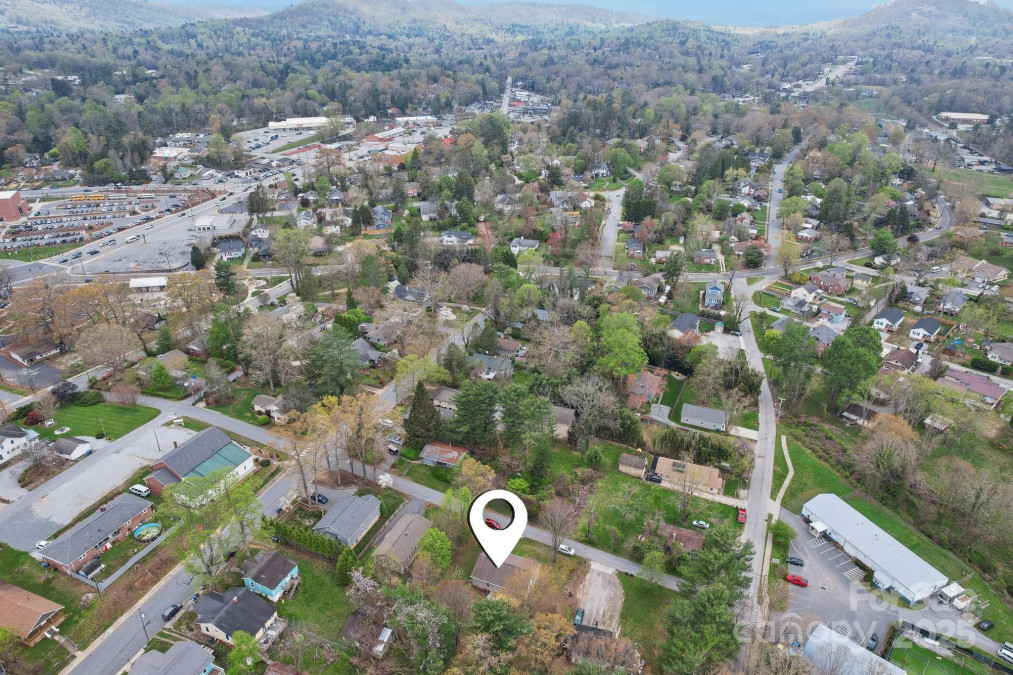 510 Laurel St Hendersonville, NC 28792