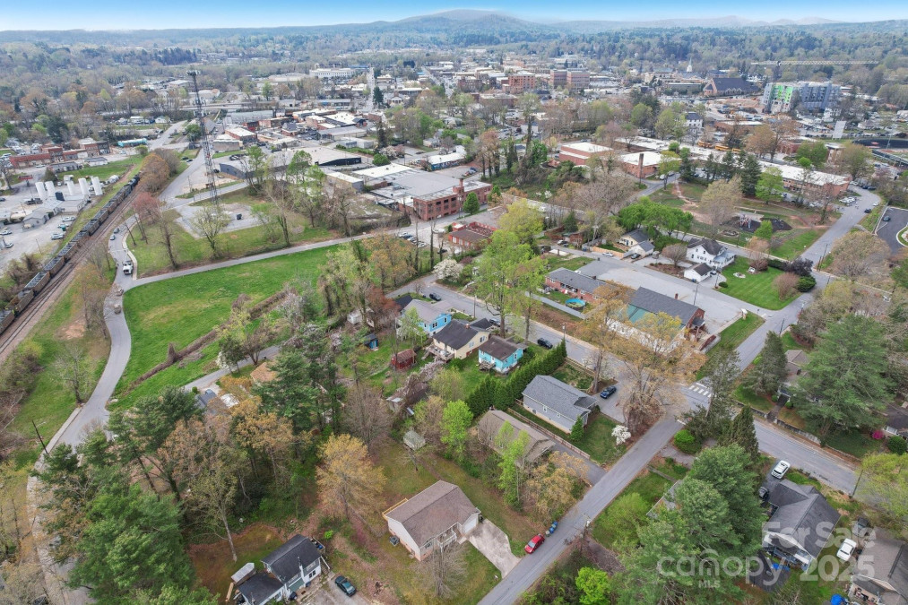 510 Laurel St Hendersonville, NC 28792