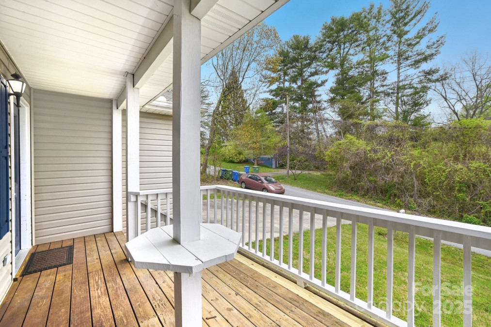 510 Laurel St Hendersonville, NC 28792