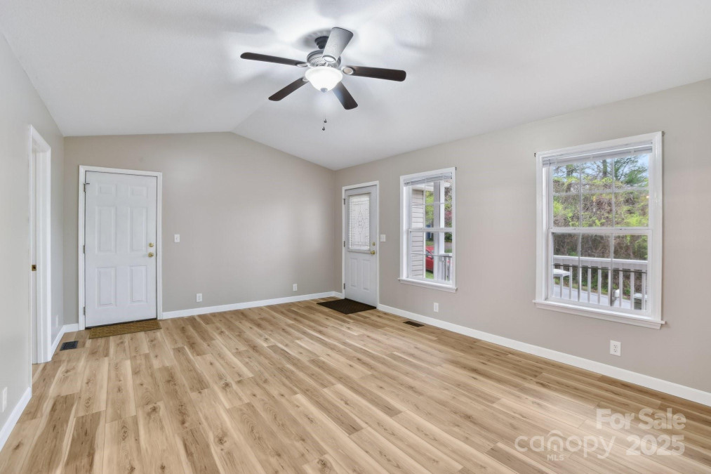 510 Laurel St Hendersonville, NC 28792