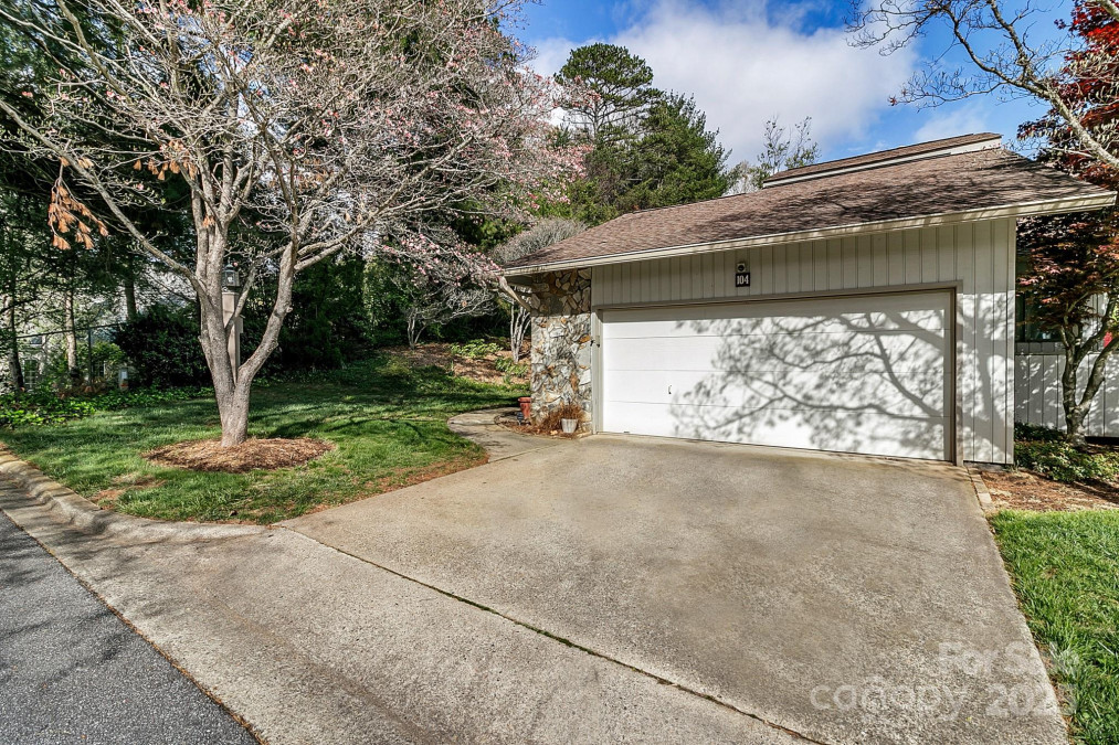 104 Parkway Ct Asheville, NC 28803