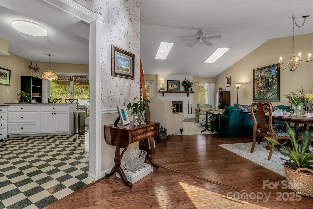 104 Parkway Ct Asheville, NC 28803