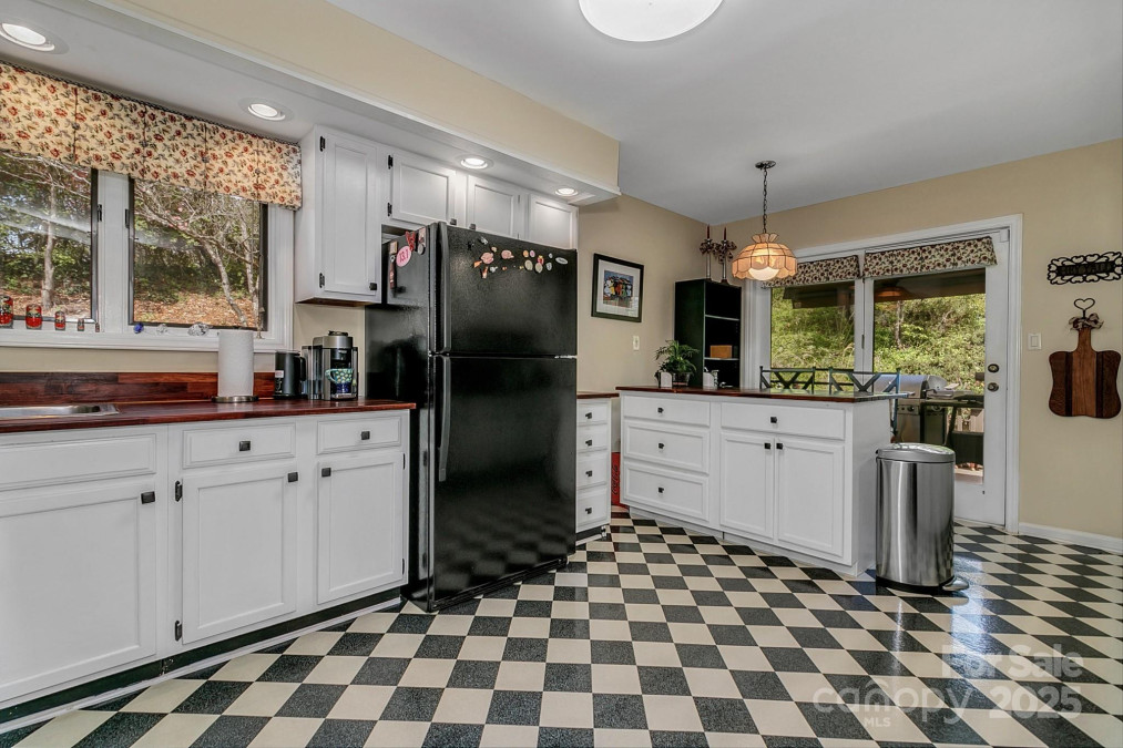 104 Parkway Ct Asheville, NC 28803