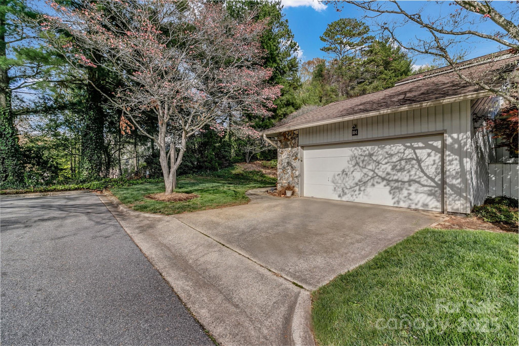 104 Parkway Ct Asheville, NC 28803