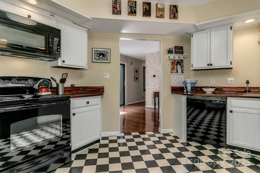 104 Parkway Ct Asheville, NC 28803