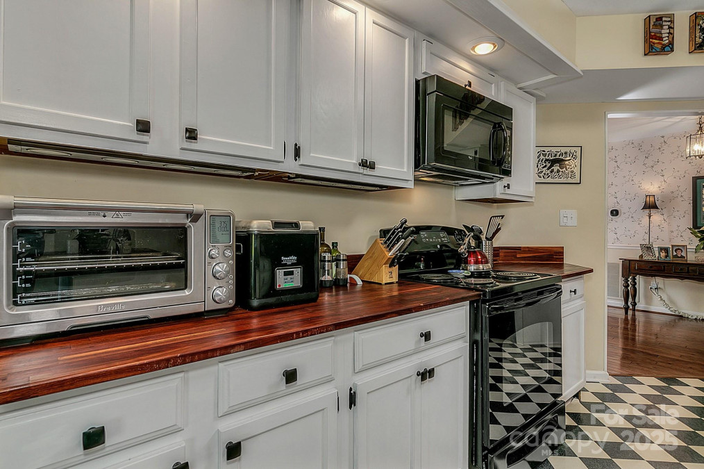 104 Parkway Ct Asheville, NC 28803