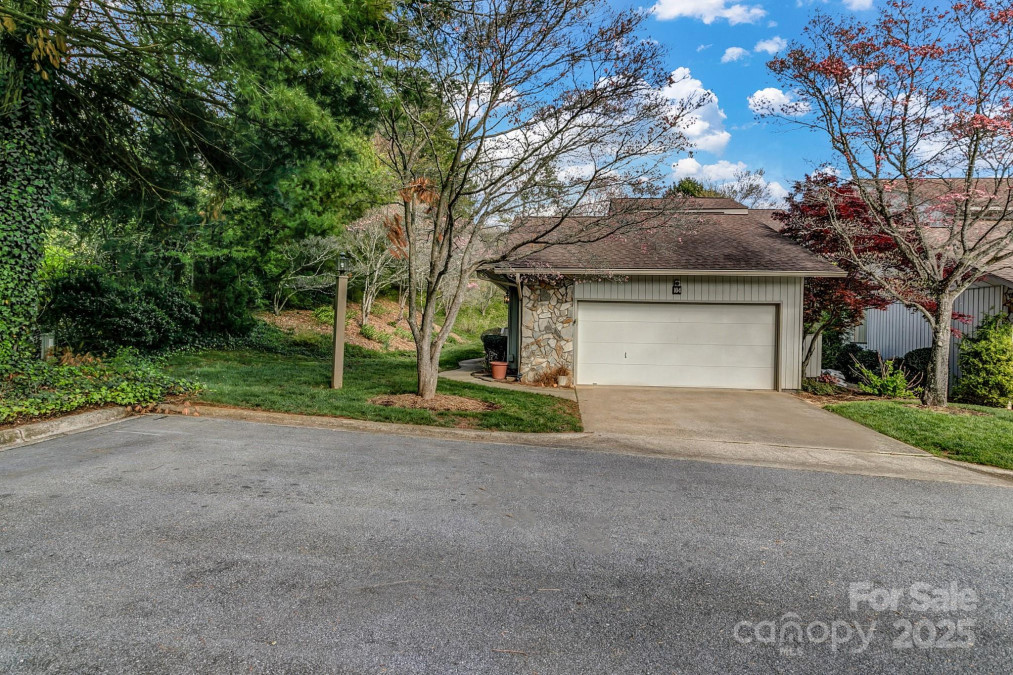 104 Parkway Ct Asheville, NC 28803