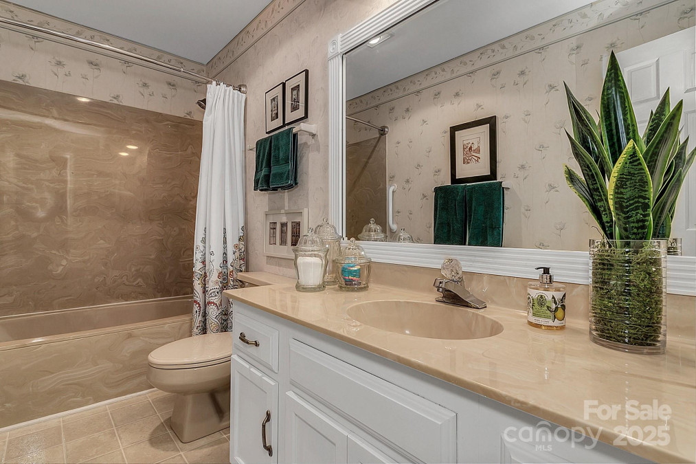 104 Parkway Ct Asheville, NC 28803