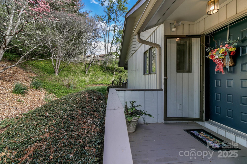 104 Parkway Ct Asheville, NC 28803