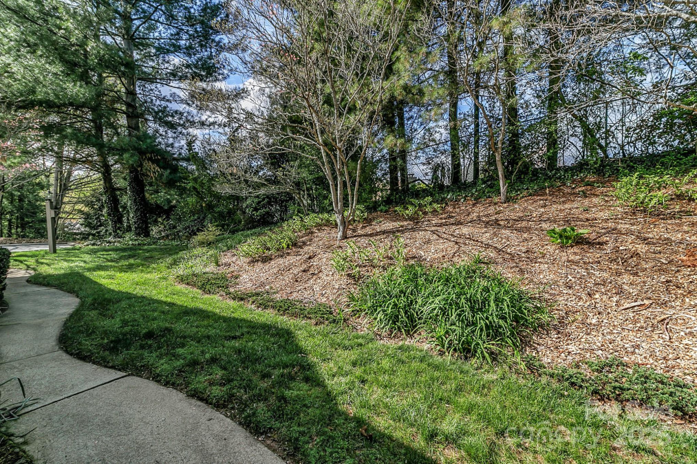 104 Parkway Ct Asheville, NC 28803