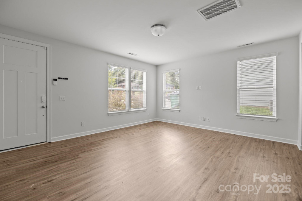 2821 Shamrock Dr Charlotte, NC 28205