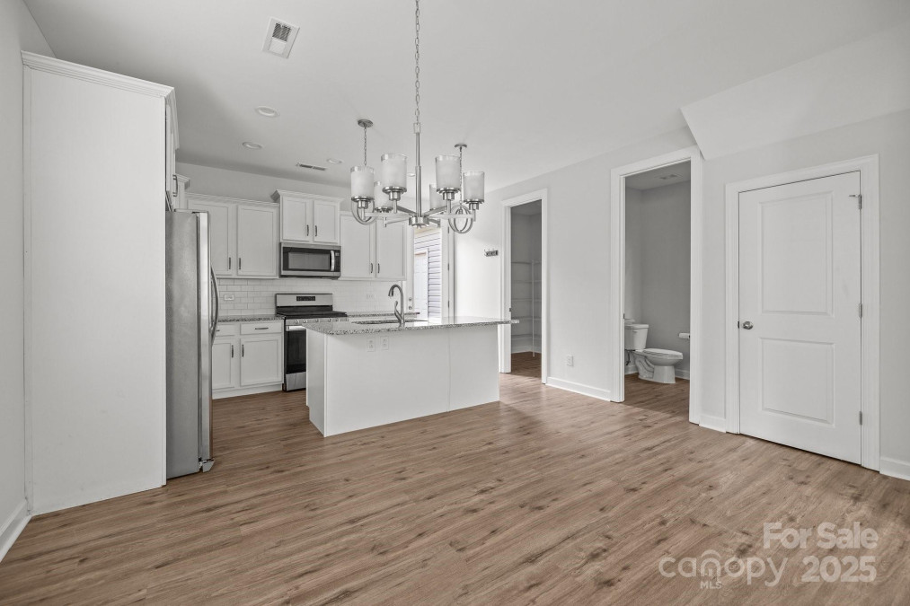 2821 Shamrock Dr Charlotte, NC 28205