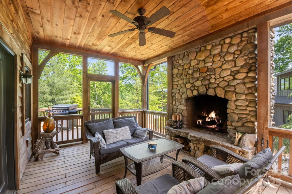 54 Cottage Grove Dr Nebo, NC 28761